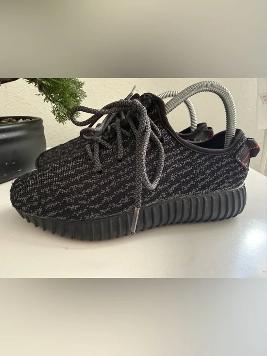 adidas Yezzy boost 350 V1 pirate black womens Black and Dark Gray - Picture 3 of 8